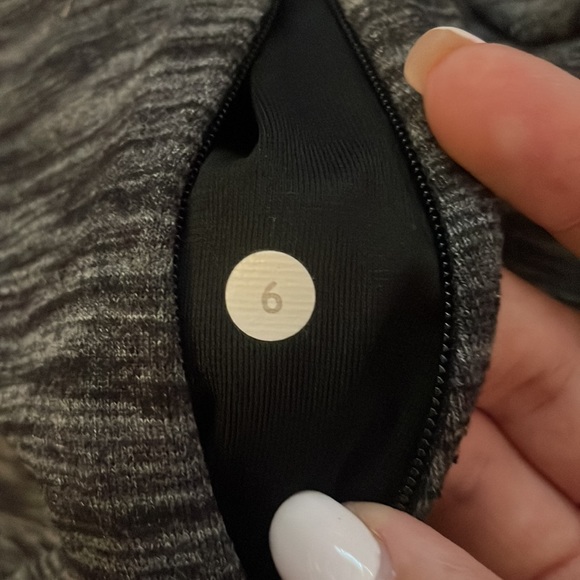 Lululemon Women’s Thermal Run Long Sleeve. Size 6 - Picture 8 of 8
